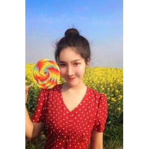 今年超火的波点连衣裙，朱莹莹穿上真的太美了！