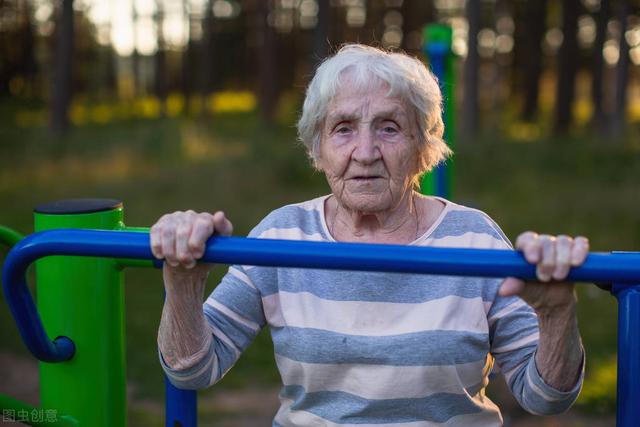 94岁长寿老人提醒：老年人少去这6个圈子，晚年生活幸福又安逸